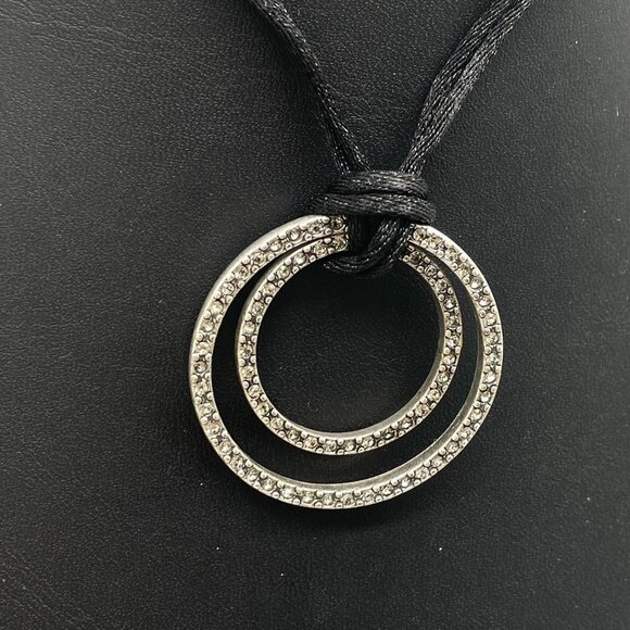 WHBM White House Black Market Double Circle Pendant Black Cord Necklace Beach - Picture 4 of 6